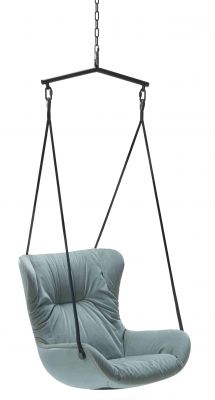 Leya Wingback Schwingsessel von Freifrau Manufaktur, hängend, hellblau, gemütlich und modern.